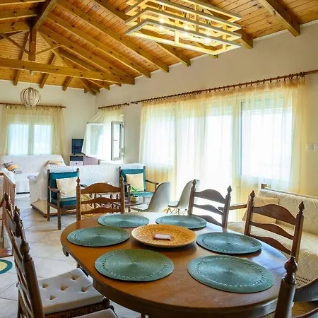 σπίτι με τζάκι & θέα * Mesinón